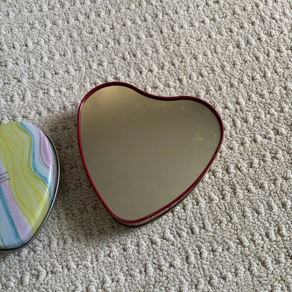 ୨୧ ･ﾟ✧ 2 Vintage Tins For Storage - Picture 5 of 6